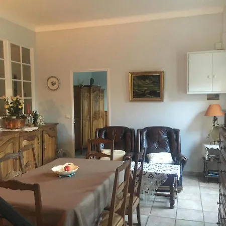 Holiday home Agreable Maison De Au Calme Avec Garage