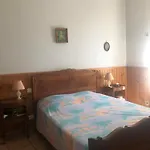 Сasa de vacaciones Maison Au Calme Avec Jardin Et Garage Proche Du Centre Et De La *