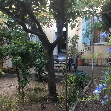 Сasa de vacaciones Maison Au Calme Avec Jardin Et Garage Proche Du Centre Et De La *