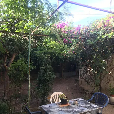 Сasa de vacaciones Maison Au Calme Avec Jardin Et Garage Proche Du Centre Et De La *